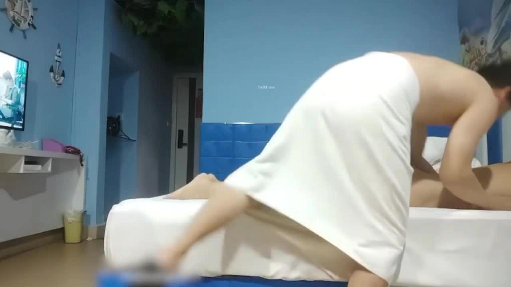 巨乳小学语文老师偷情‘’啊啊啊不行老公插太深了 预览截图 1