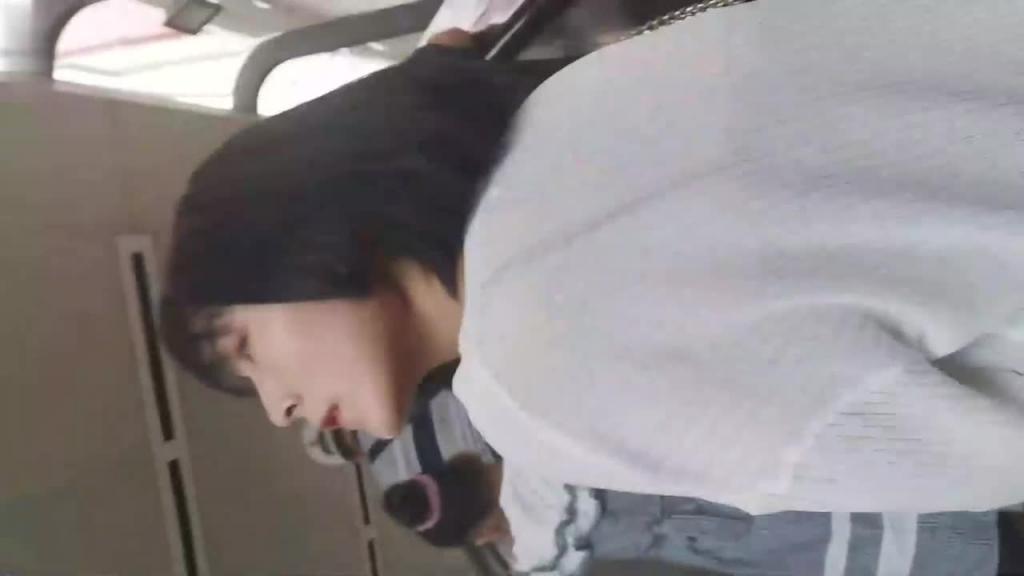 【街射】尾随跟踪性感美女背后喷射精液 预览截图 6