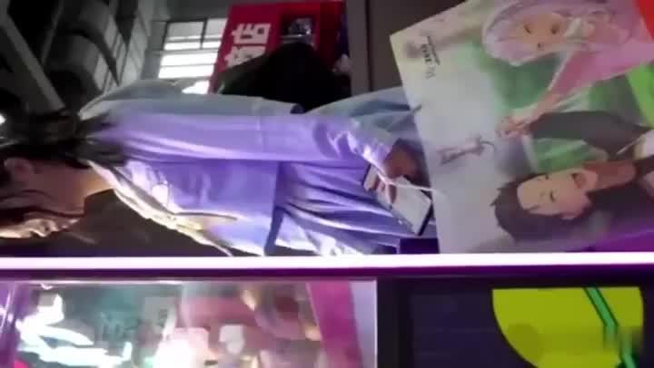 【漫展偷拍合集】真实商场偷拍萝莉裙底,惊现不穿内裤露逼顶级女神。 预览截图 1