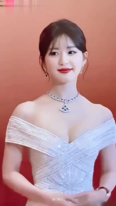 【女星走光】露点盘点 中韩都有 露奶的露逼的 必看！快收藏！杨超越张萌的大奶子 预览截图 2