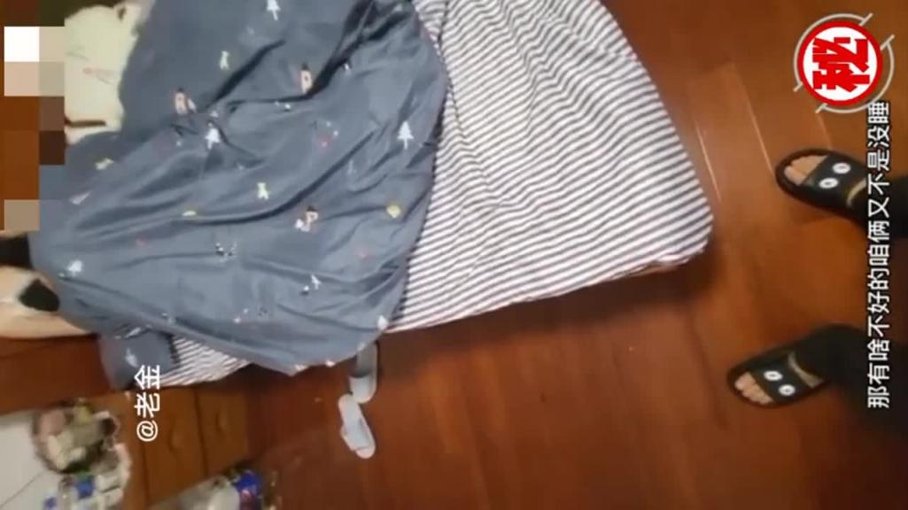 鬼父趁着老婆不在在诱导女儿口交,破处女儿内射女儿崩溃大哭 预览截图 1