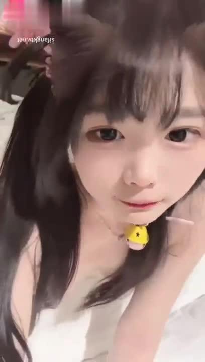 【萝莉嫩妹】土豪公开大奶萝莉韵酱收费视频 感谢富哥让我白嫖 预览截图 5