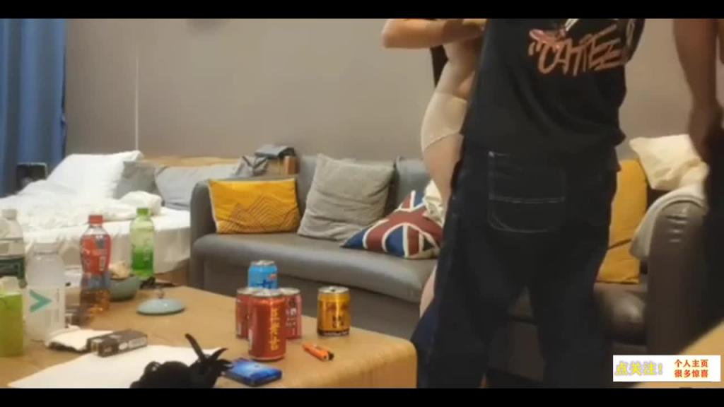 真实乱伦【多人妈妈儿子女儿朋友】一家亲,画面刺激对白淫荡 预览截图 4