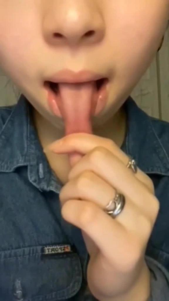 情侣无套爆操高校清纯学生妹肥臀巨乳肉便器反差小母狗 预览截图 1