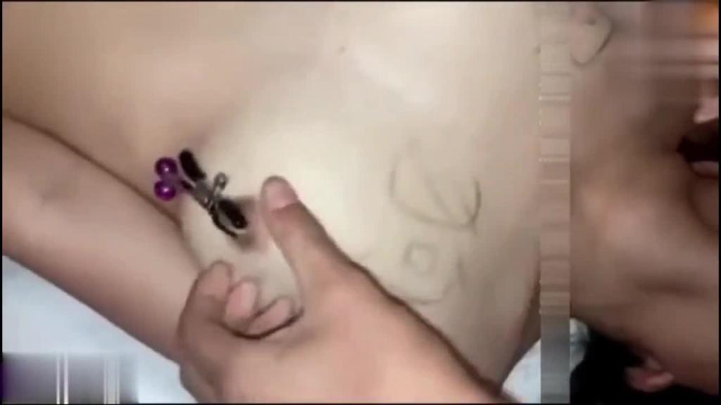真实兽父乱伦调教亲生女儿,喝尿,口爆,各种调教,女儿被沦为母狗 预览截图 10