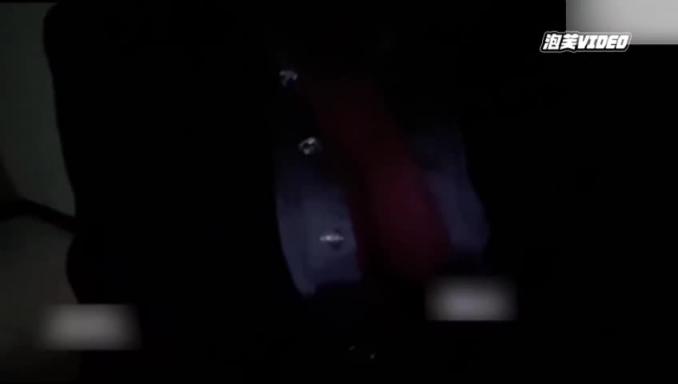 极品网红粉色白虎自慰喷水湿了半个床单 预览截图 1