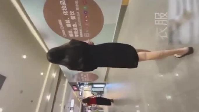 【网爆门事件】网红冯珊珊户外真空露出 预览截图 3