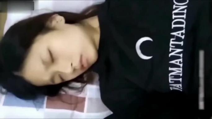 奶头好粉嫩 熟睡中的女儿父亲兽性大发爸爸下面硬梆绑的，操的我好舒服 预览截图 5