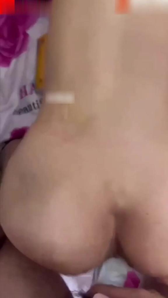 【真实乱伦】趁妹夫不在和亲妹妹偷情!全程对白丝袜足交!把袜子当避孕套使 预览截图 10