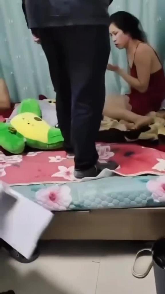 夜晚突击捉奸操女的偷情还反抗 预览截图 12