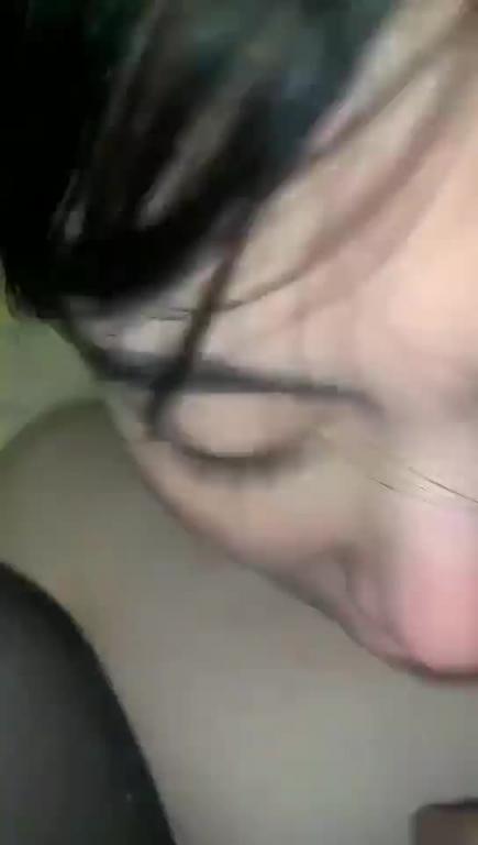 极品素颜女大学生宿舍激情自慰快插我用你大鸡巴插我流水的淫穴好爽好舒服两根手指快速抽插 预览截图 3