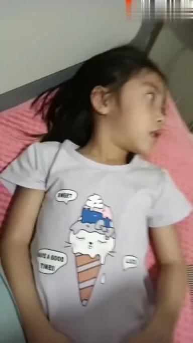 双飞女儿,兽父诱奸双胞胎女儿轮流玩弄播入,大鸡巴把嘴都撑爆了。 预览截图 5