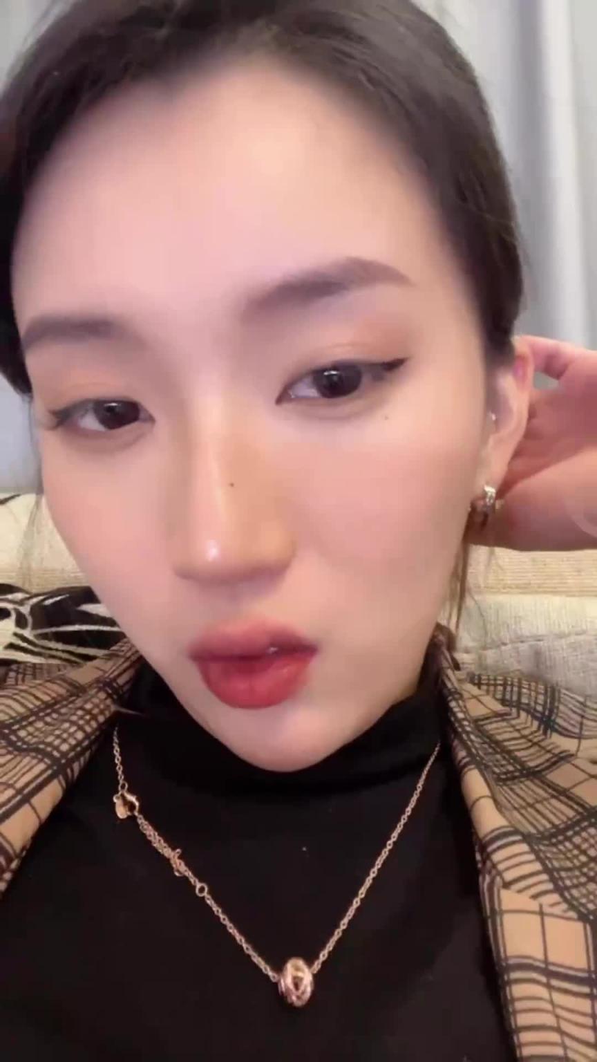 【最新流出- S女王御姐调教男奴】贵妇气质穿上黑丝,把男奴玩坏了 预览截图 12