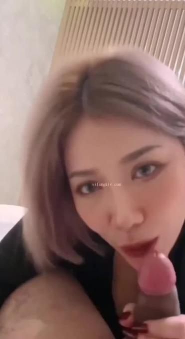 很会口得一个反差母狗 身材颜值极高的短发妹 预览截图 3