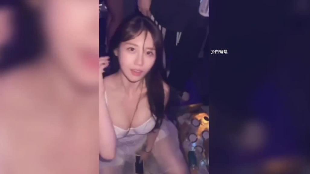 【精品推荐】校园流出 大学极品淫荡反差婊 预览截图 2