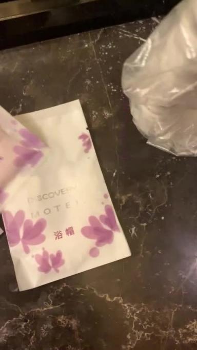 【极品萝莉】可爱乖巧学生妹竟然是纹身乖巧学生妹,女上位主动求操 预览截图 1