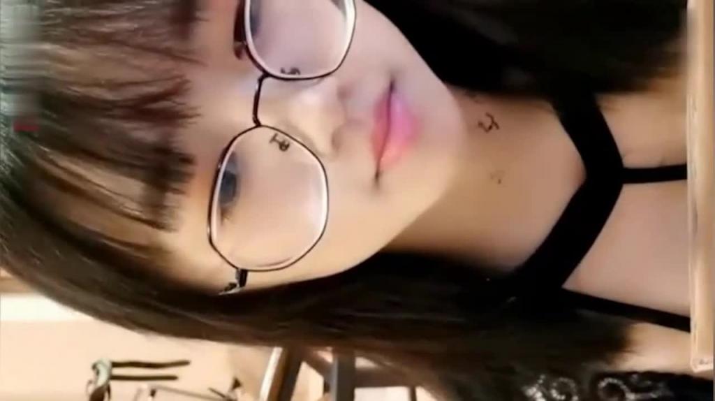 操到呕吐抓着头发口爆可怜处女被野蛮主人绑起来打耳光观众要报警、结果打更狠 预览截图 4