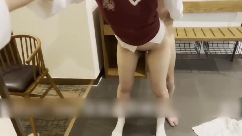 反差侄女喜欢穿着校服被爆操 预览截图 6
