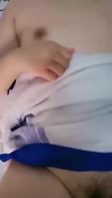 18岁侄女去亲叔叔家做客,第一次被舔第一次吃肉棒 预览截图 11
