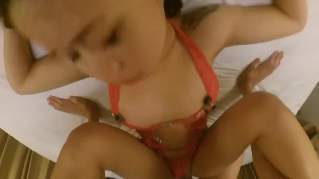 巨乳留学生网红雪格格_与男友玩SM激情性爱 预览截图 4
