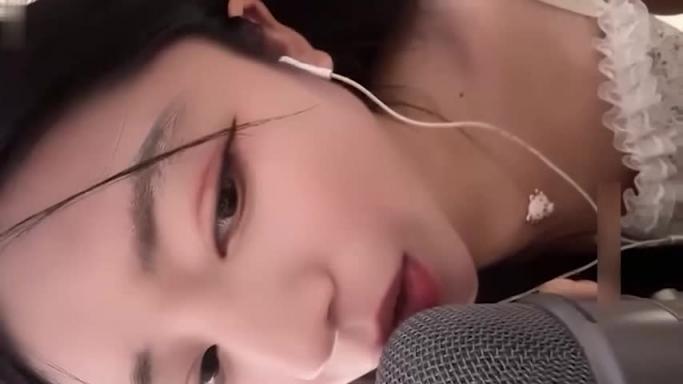 【快手主播】极品美女40万粉丝网红桃子声控助眠大尺度自拍流出 预览截图 7