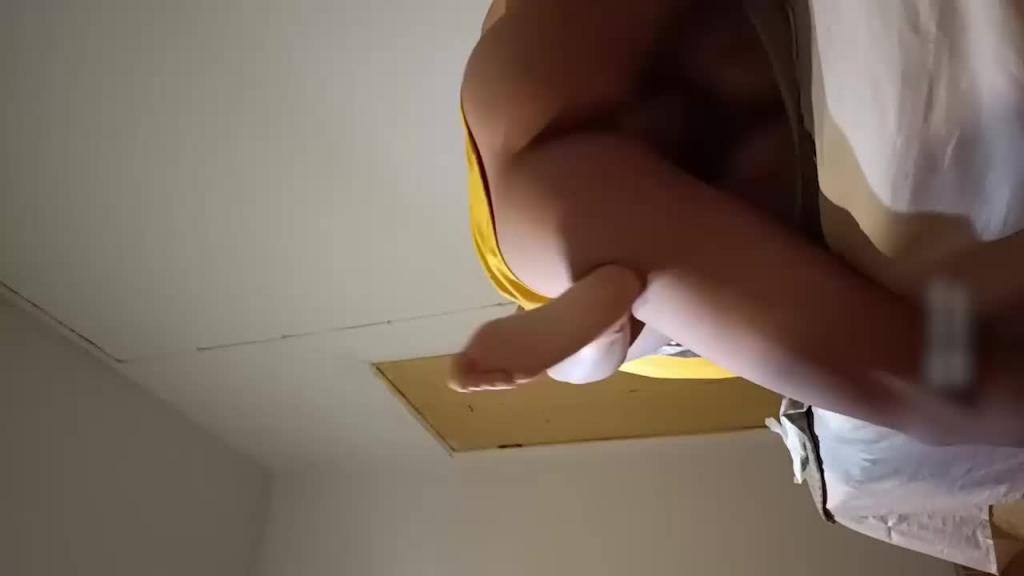 外卖小哥出击直播,偶遇粉丝一起3P熟女姐姐 预览截图 6