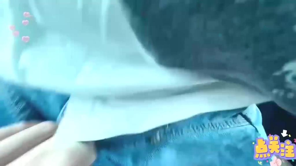 兄妹车震乱伦,送妹妹到郊外大学城,车停到附近车上干一炮才让走 预览截图 1