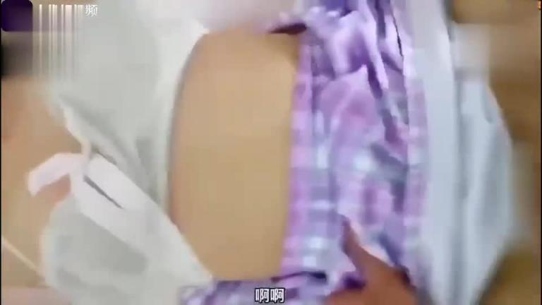 【真实兄妹乱伦】说好的足交,竟然被禽兽哥哥失手内射了 预览截图 12