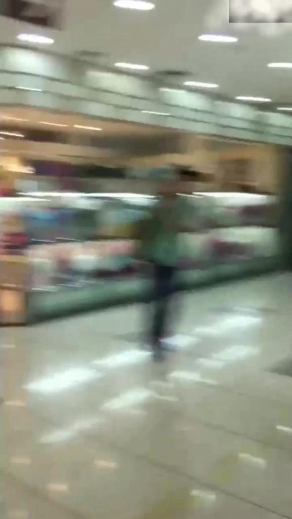 【尾随街射】路边美女被吓哭,学妹变态露出 预览截图 6
