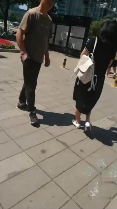 地铁跟踪抄底多位美女 一趟又一趟徘徊于地铁也挺辛苦 预览截图 5