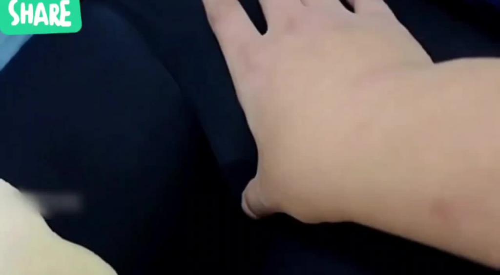 【兄妹乱伦】熟睡的妹妹被猥琐哥哥强行插入无套破处 预览截图 1