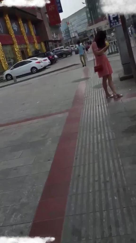 火爆【尾随街射】超级变态.尾随美女射在屁股上,美女被吓坏了 预览截图 11