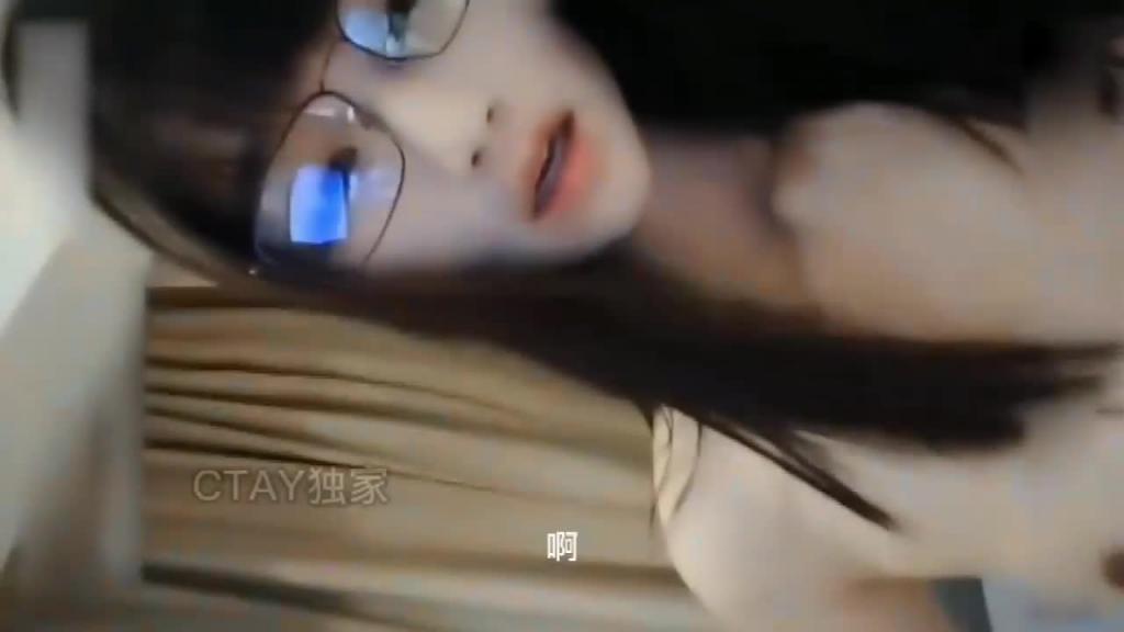【好色纯欲学妹】酒店钓鱼叫外卖备注来喂我吃精液 预览截图 5