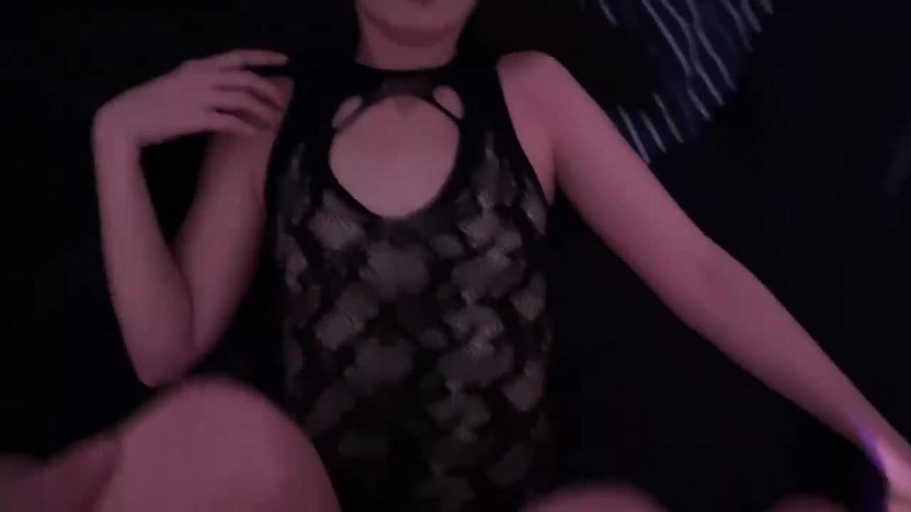 美乳老婆喜欢蒙眼被操深深插入 预览截图 3