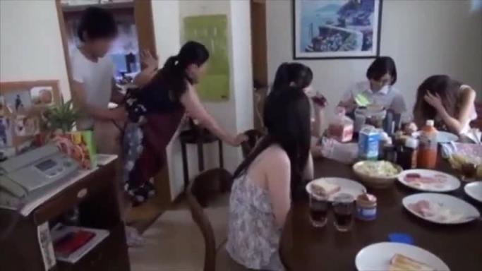 史上最牛家庭乱伦,全家的女人想操谁就操谁 预览截图 2