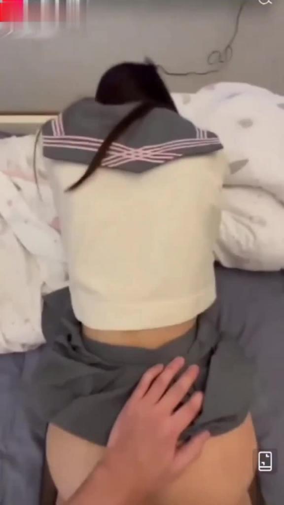 乱伦强奸侄女喝了两杯二锅头把刚刚成年的侄女强奸了 预览截图 3