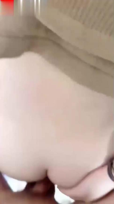 兄妹乱伦，高中妹妹带跳蛋出门后回来发情 预览截图 9