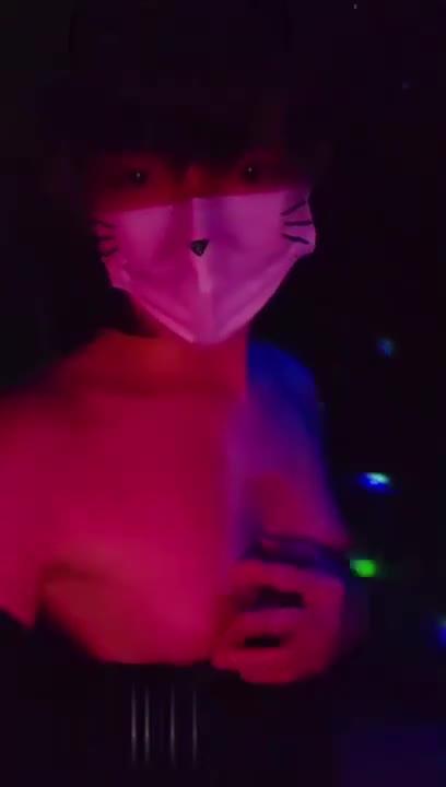 酒吧里的可爱男娘勾引到厕所暴草 预览截图 2