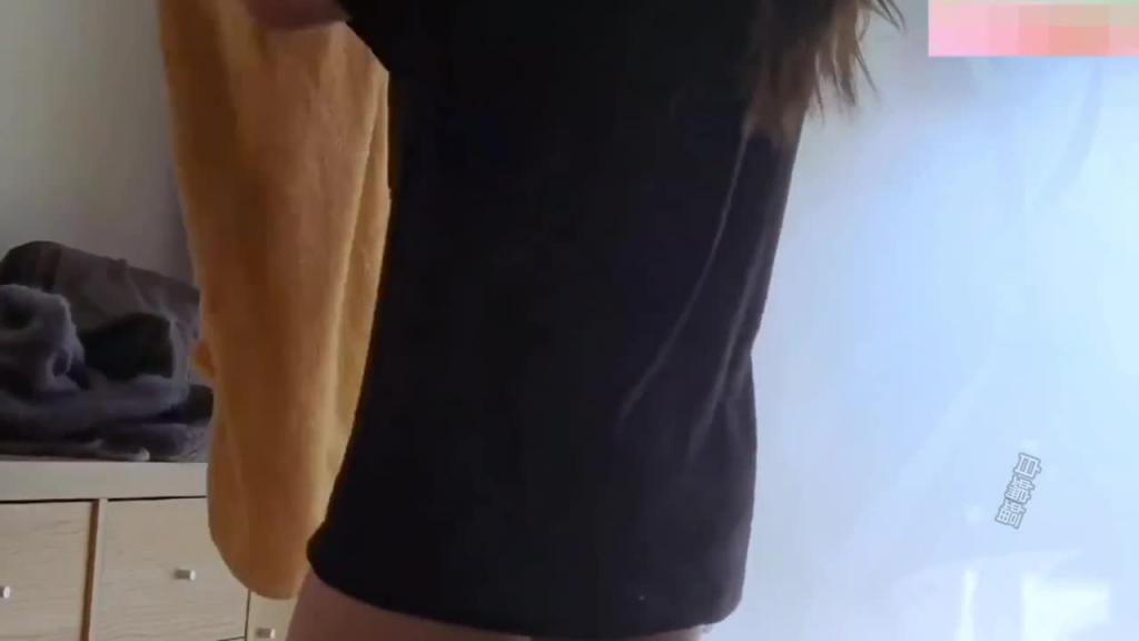 大屌操萝莉！乱伦19岁上海妹妹，自慰被哥哥发现，爆菊继母的女儿 预览截图 5