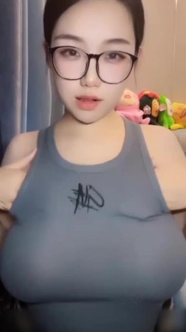 国产巨乳嫩模 巨乳少女直播自拍诱惑 预览截图 7