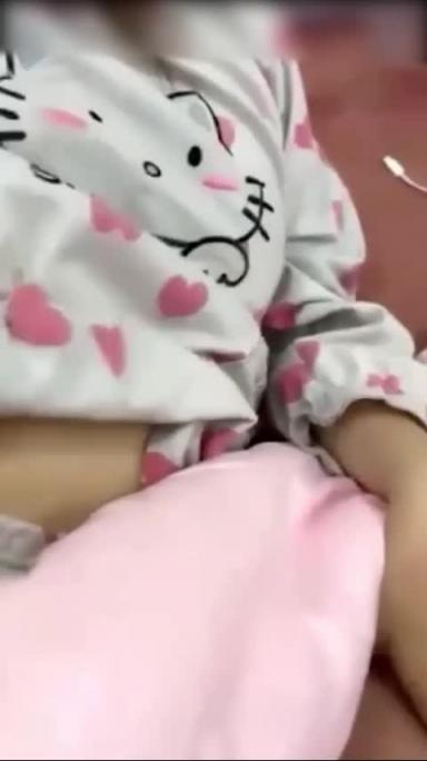 真实家庭乱伦 姐姐回家坐月子被弟弟拿下 预览截图 1