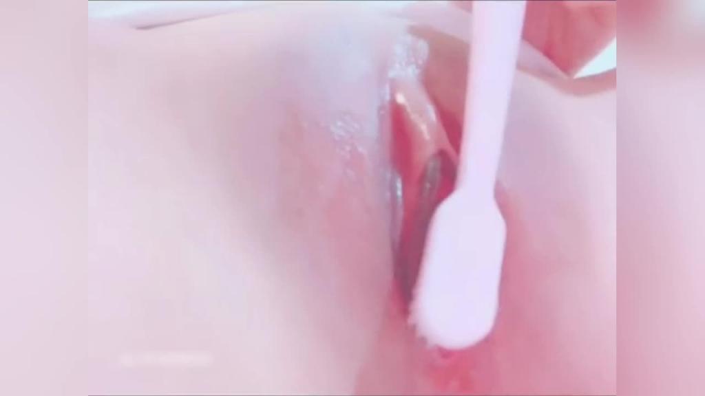 妹妹电动牙刷自慰无毛白虎嫩穴高潮喷 水萝莉学生白虎自慰 预览截图 6