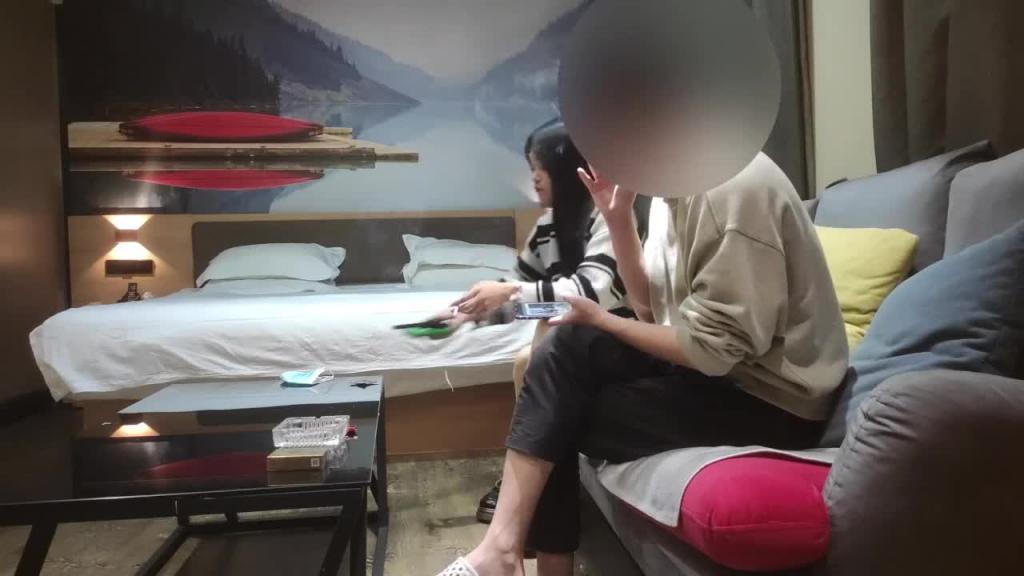真实!3000大洋约操19岁刚破处的学生妹!! 预览截图 1