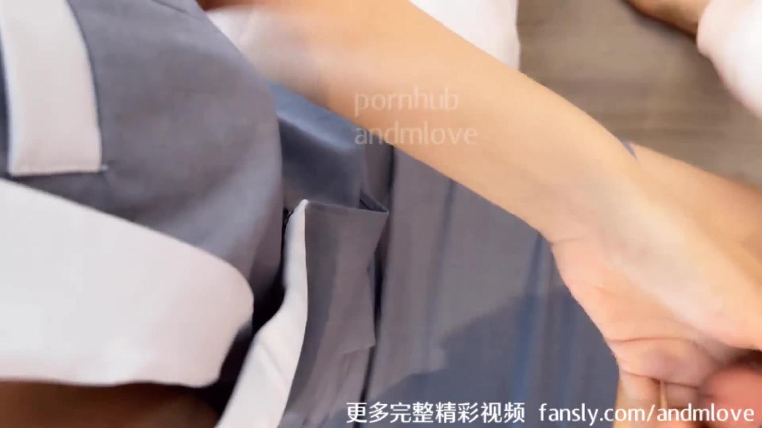 女店长跟领导刺激偷情，她说老公在下面呢，被他发现就完蛋了！中国国产微剧情—爱和 预览截图 1