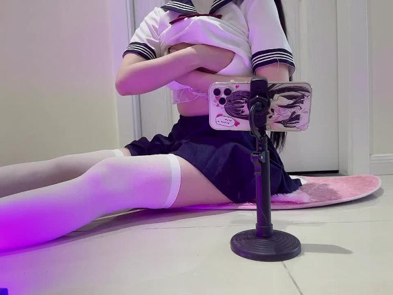 熊猫.七七小野樱 道具自慰 预览截图 1