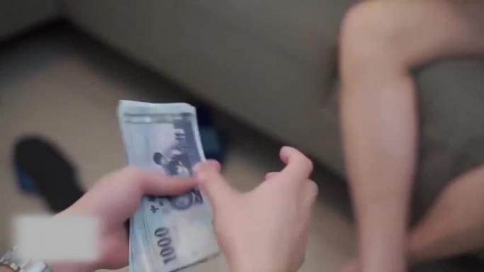 美艳小妹与哥哥为钱乱伦 预览截图 2
