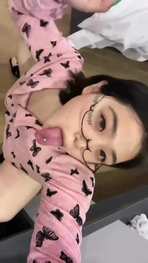 精品推荐 抖音KKKKKim 露脸实锤小蓝鸟福利姬露脸啪啪对比视频流出 预览截图 2