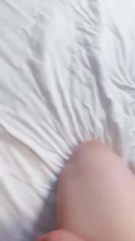【极品小萝莉】性感风骚，揉奶玩逼小穴很是诱人，压在身下无套蹂躏快草穿了 预览截图 2