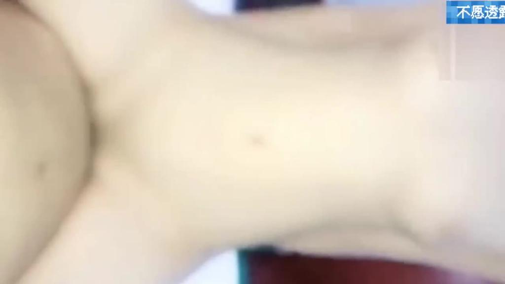【独家黑料】高一小女生喝醉了被操,插一半直接给干醒了,太禽兽! 预览截图 10