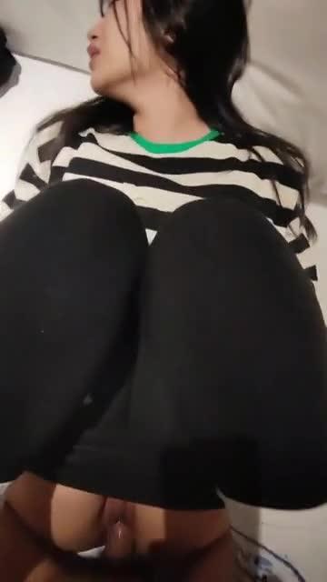 粉嫩学妹,诱惑到酒店操逼,衣服都来不及脱长驱直入 预览截图 2